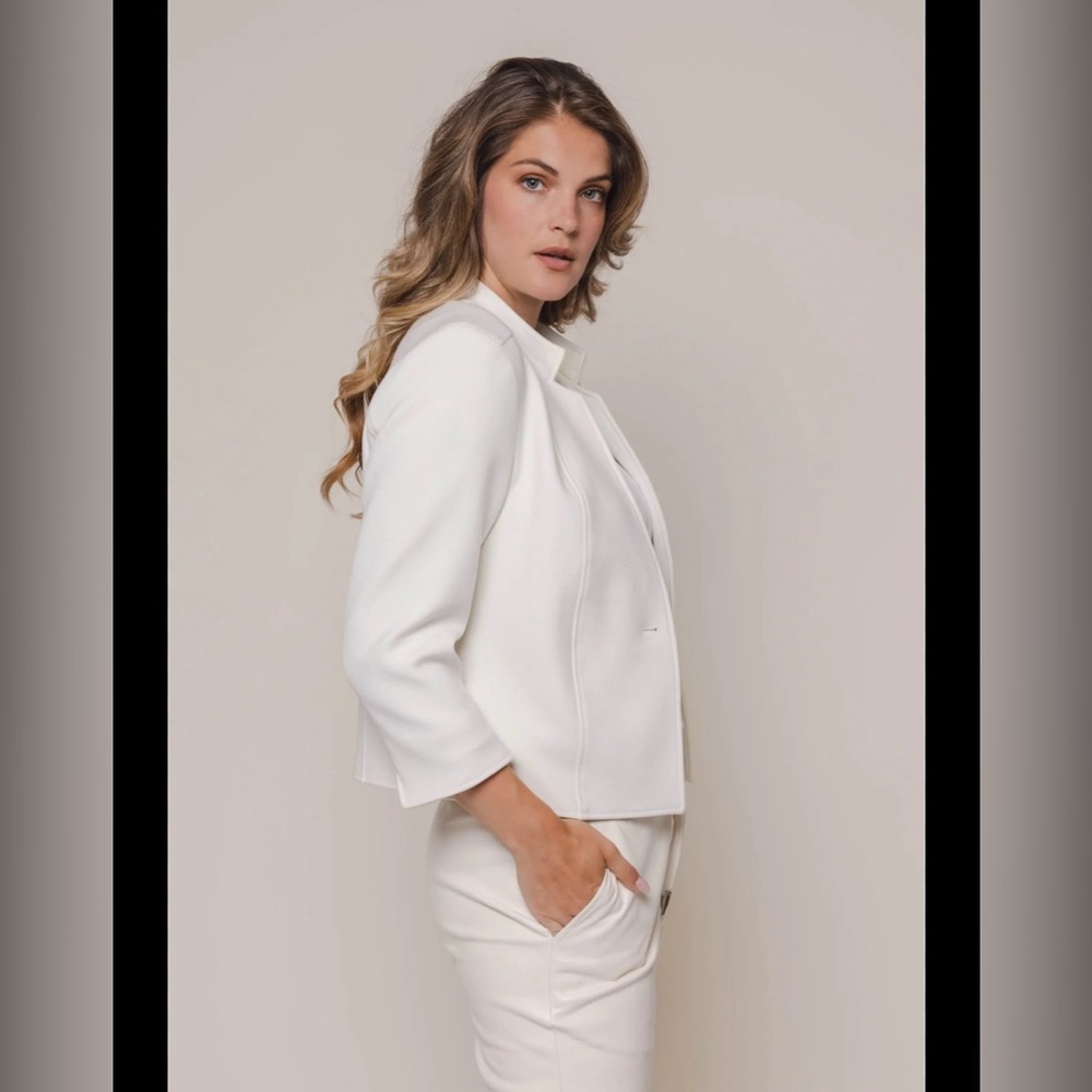 Beautiful White Women's Blazer 🤍